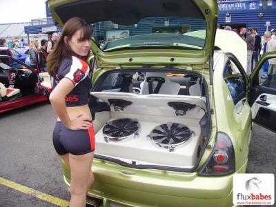 modifiedrenaultclioautosoundstereosubwoo.jpg